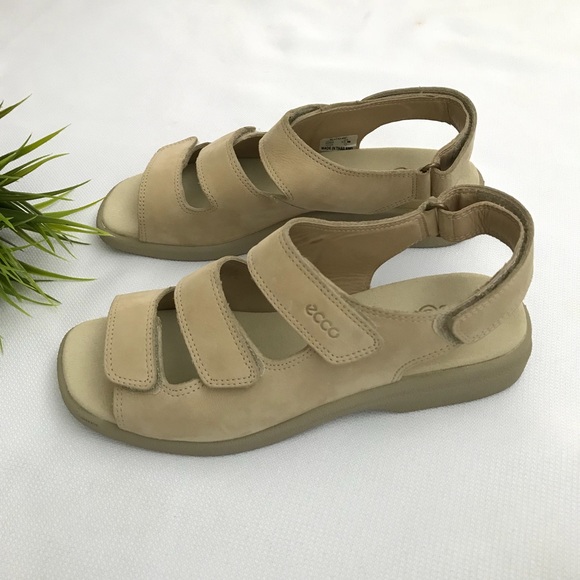 ecco sculptured pump